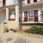 Apartman Helles Mit Privater Terrasse, Alles Zu Fuss Erreichbar Porec