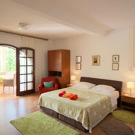 Helles Mit Privater Terrasse, Alles Zu Fuss Erreichbar * ポレッチ