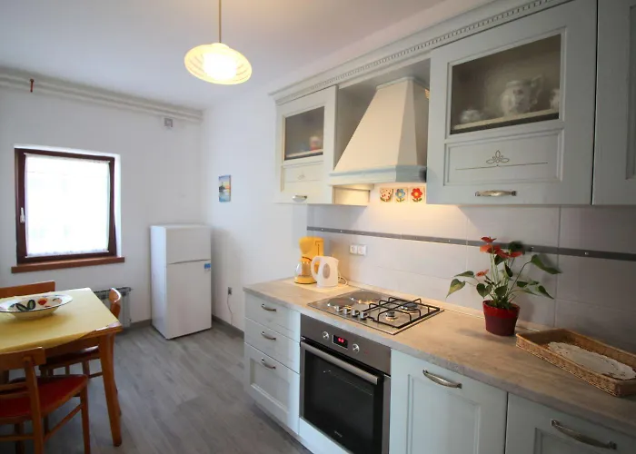 Helles Mit Privater Terrasse, Alles Zu Fuss Erreichbar アパート