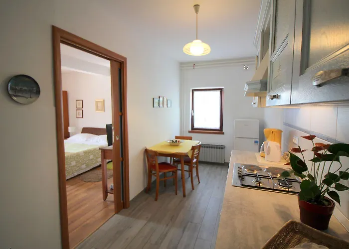 Helles Mit Privater Terrasse, Alles Zu Fuss Erreichbar * ポレッチ