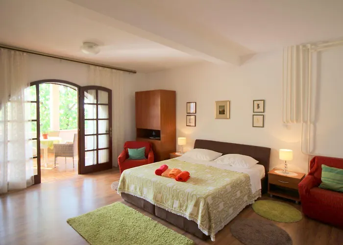 Helles Mit Privater Terrasse, Alles Zu Fuss Erreichbar * ポレッチ