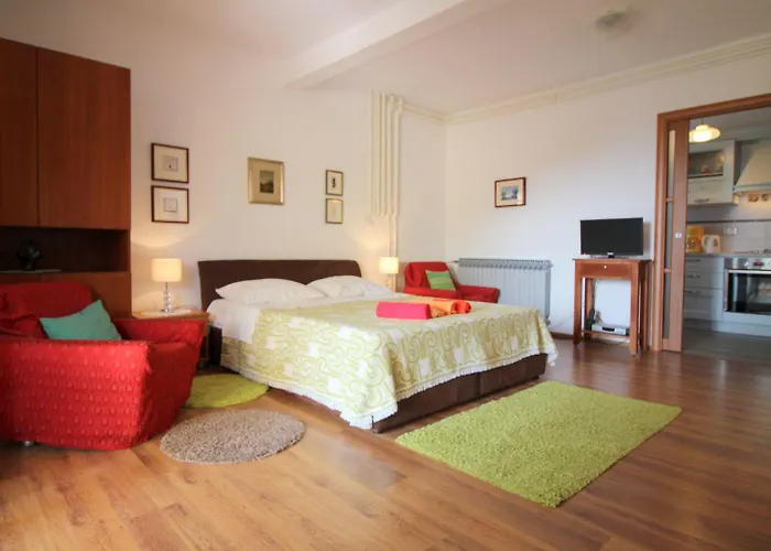 アパート Helles Mit Privater Terrasse, Alles Zu Fuss Erreichbar *