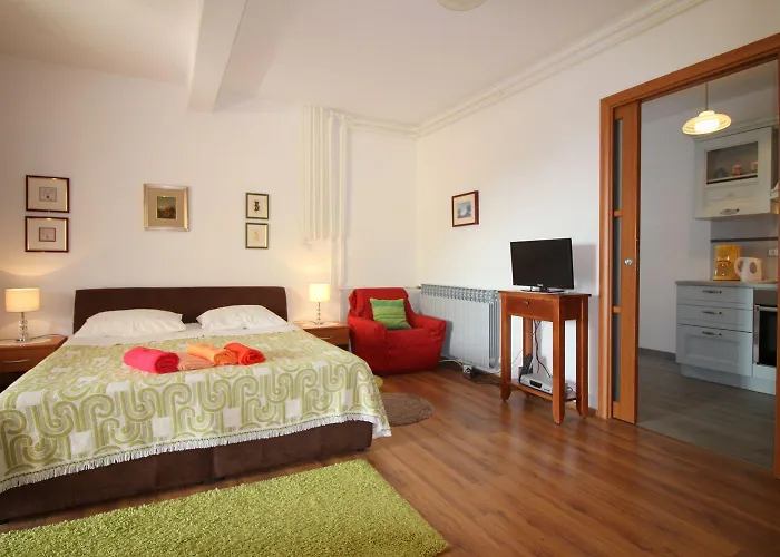 Helles Mit Privater Terrasse, Alles Zu Fuss Erreichbar