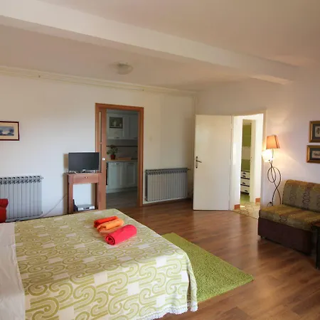 Helles Mit Privater Terrasse, Alles Zu Fuss Erreichbar * Poreč