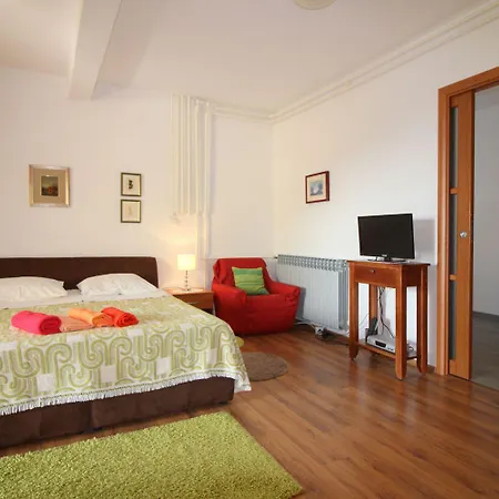 Helles Mit Privater Terrasse, Alles Zu Fuss Erreichbar